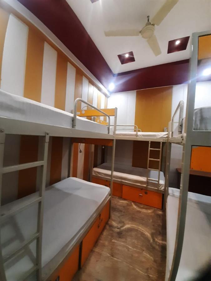 Friends Guest House & Hostelアーグラ エクステリア 写真