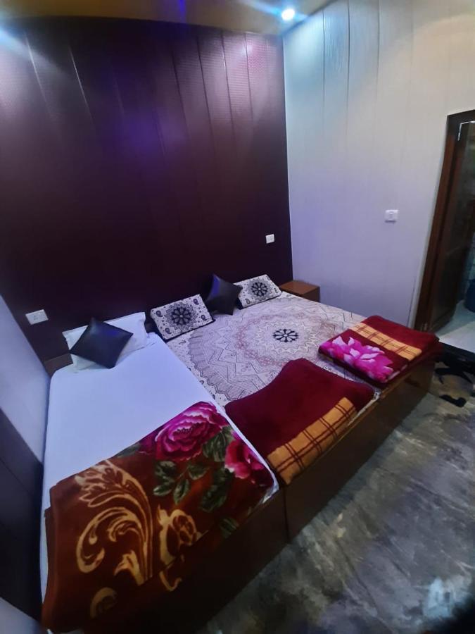 Friends Guest House & Hostelアーグラ エクステリア 写真