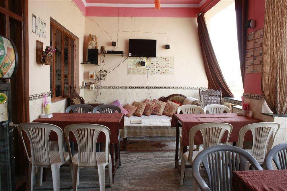 Friends Guest House & Hostelアーグラ エクステリア 写真