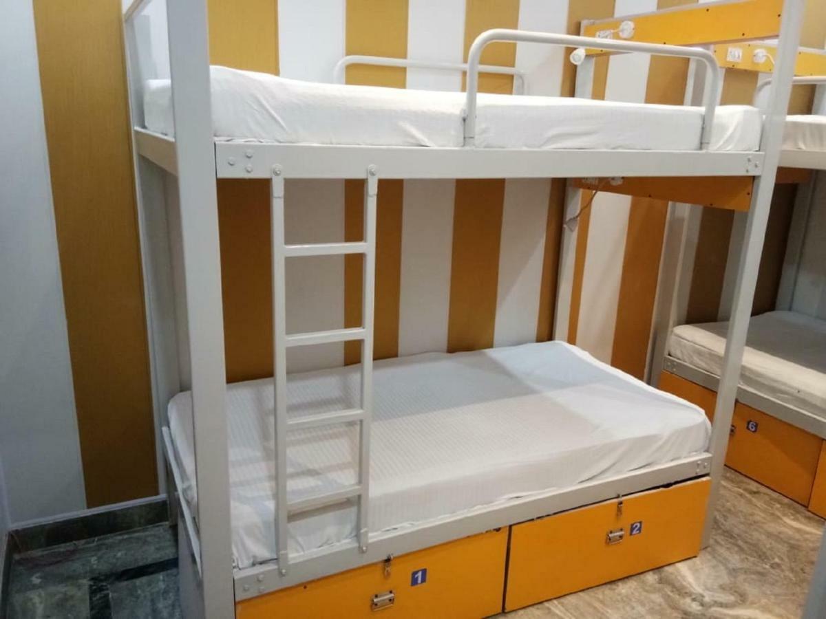 Friends Guest House & Hostelアーグラ エクステリア 写真
